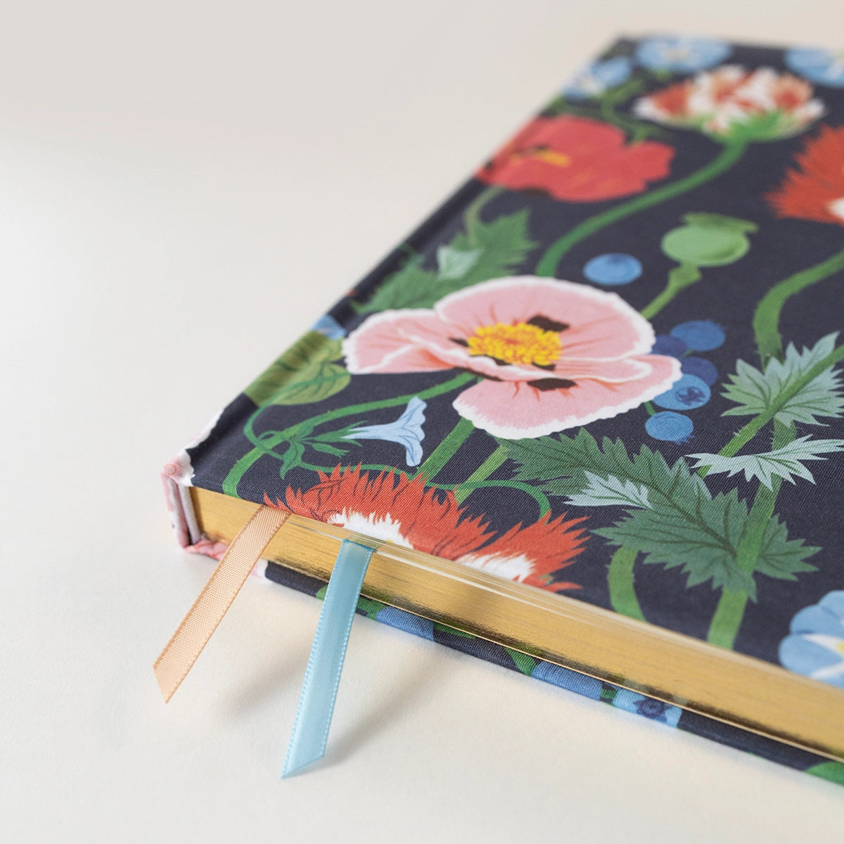 THE FIELD OF POPPIES | Nº 1 Woman