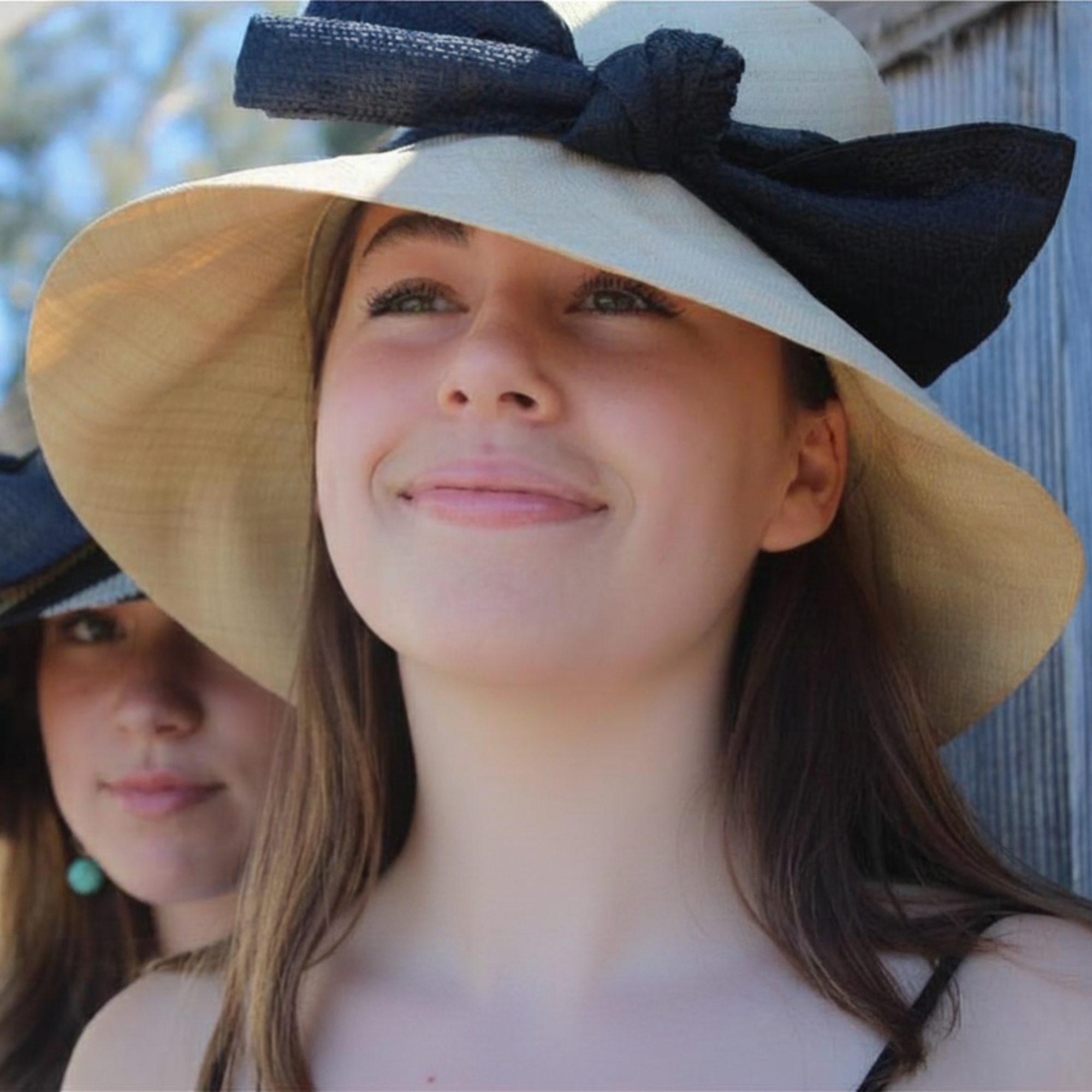 THE CARA BUCKET RAFFIA STRAW SUN HAT | N° 1 Woman
